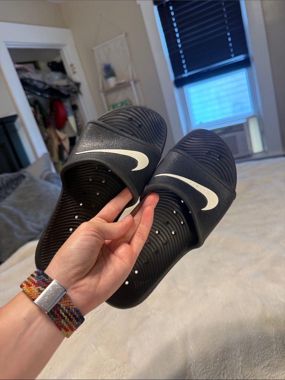 Nike women’s Black Slide Sandals - Picture 4 of 7